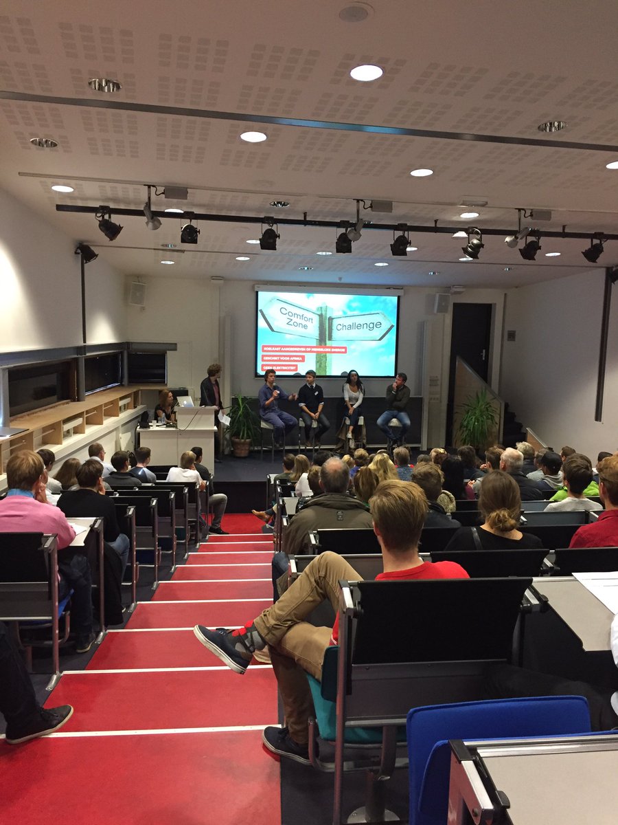 CF_HU's tweet photo. Zeer leuk event tijdens #opendagHU over technologie van de toekomst met @SophieMilzink bij @HU_Utrecht #HUFNT #exploreyourfuture https://t.co/E2nkyJi5eL