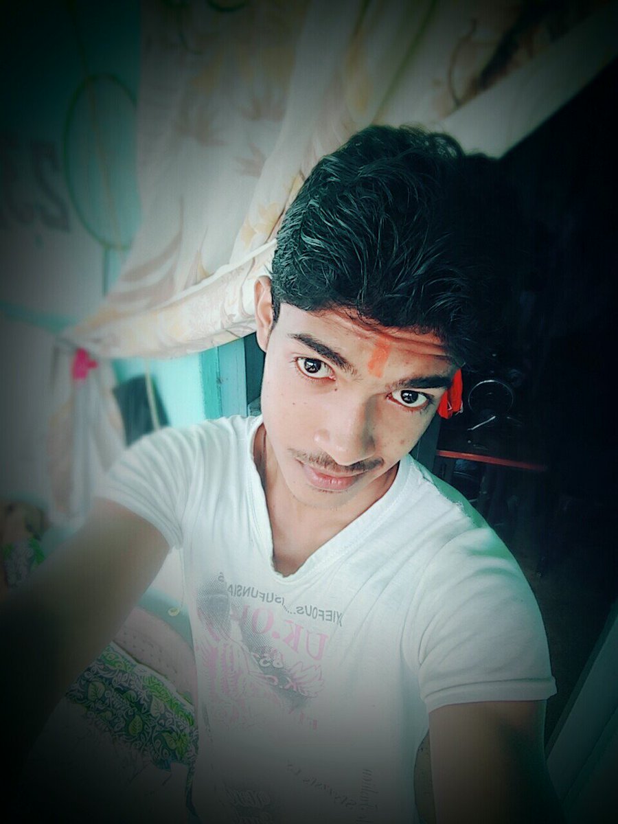 souravm615's tweet photo. Happy birthday my hero virat kholi...this is me.... https://t.co/lbY9MpyjvH