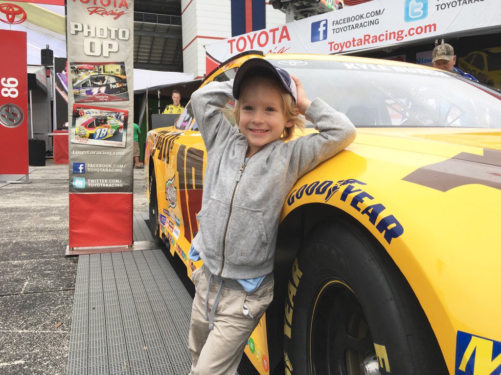 kristyladner's tweet photo. Loving the midway @TXMotorSpeedway #NLTX #TexasToDo #NASCAR https://t.co/NCvuJPChFU