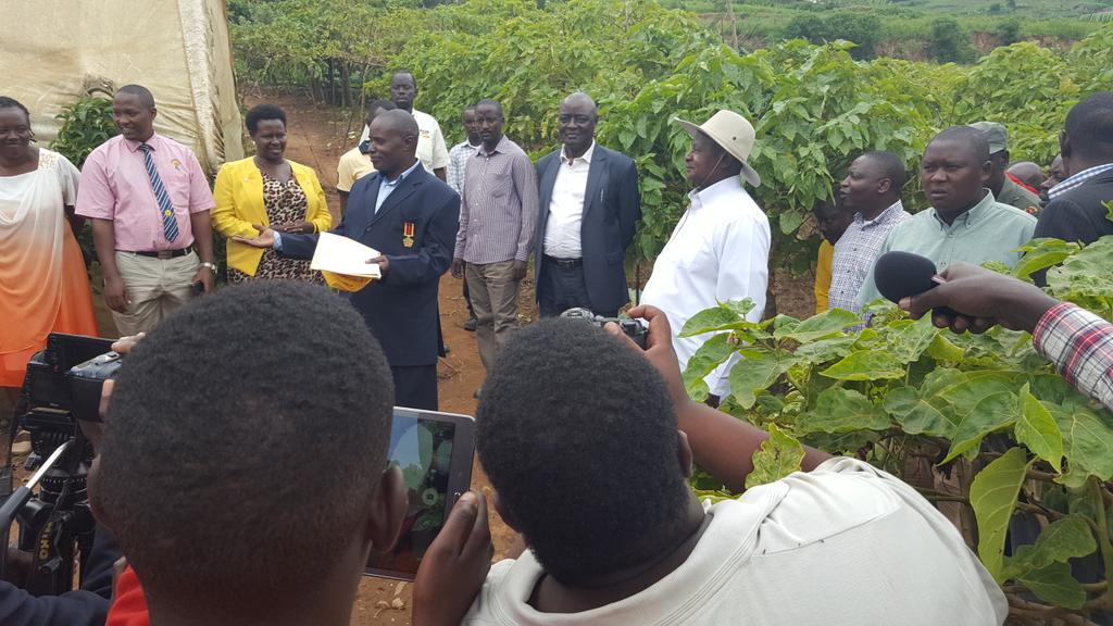 lindahNabusayi's tweet photo. .@KagutaMuseveni now in Rubanda to tour solar powered irrigation project #MitigatingDrought @UgandaMediaCent https://t.co/0wYdh9NoL9