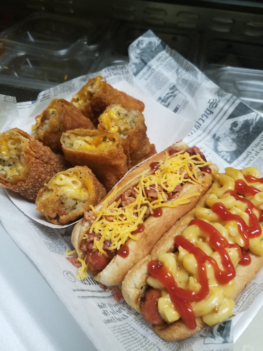 weiniedogs's tweet photo. WEINIE Dogs. Dine in. Carryout. Waitr. https://t.co/yrgqk5eYSc