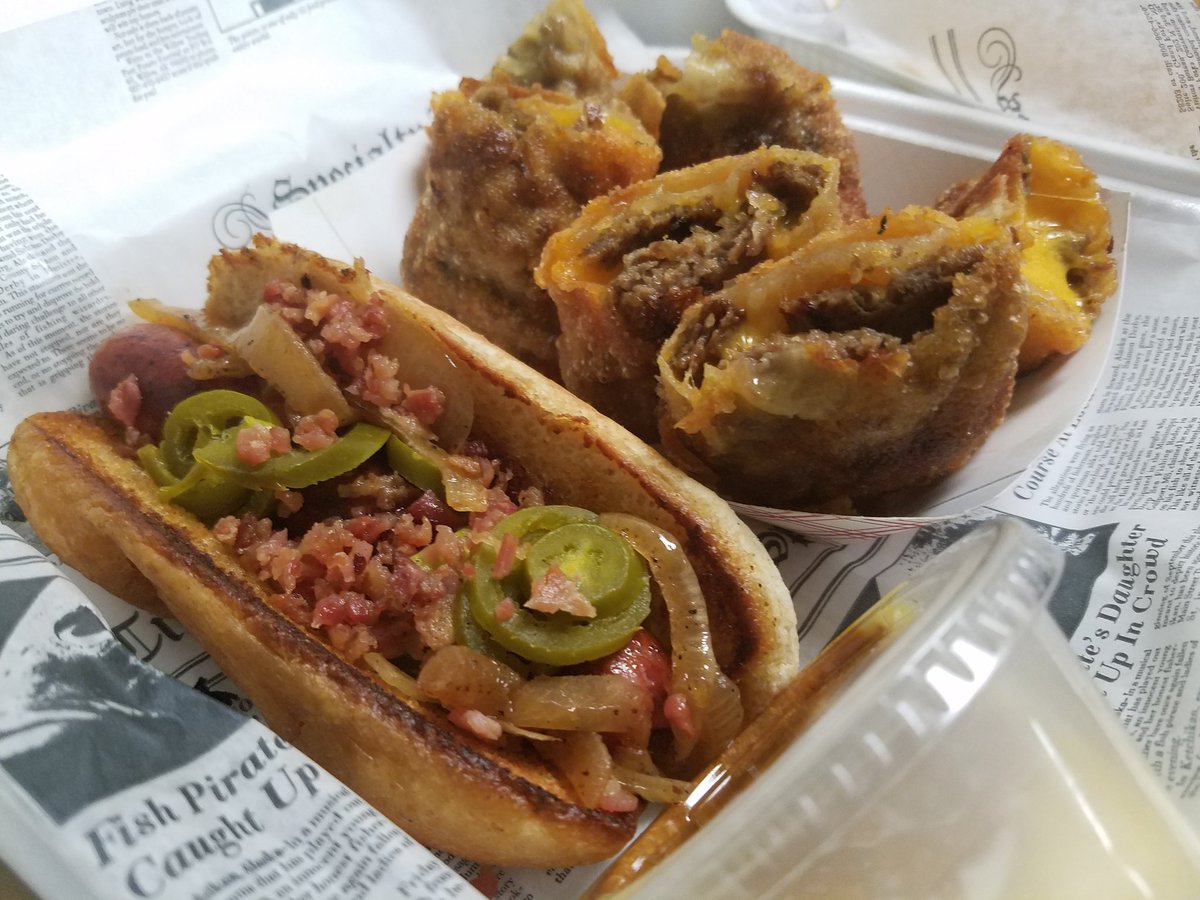 weiniedogs's tweet photo. WEINIE Dogs. Dine in. Carryout. Waitr. https://t.co/yrgqk5eYSc