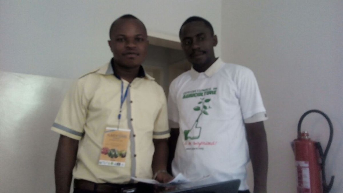AimKazika's tweet photo. Au #FEMAT2016 , Herve @bondongam parle avec Jean d'I&F Entrepreneuriat sur @YPARD @ypard_rdc https://t.co/uNDhjlXThB