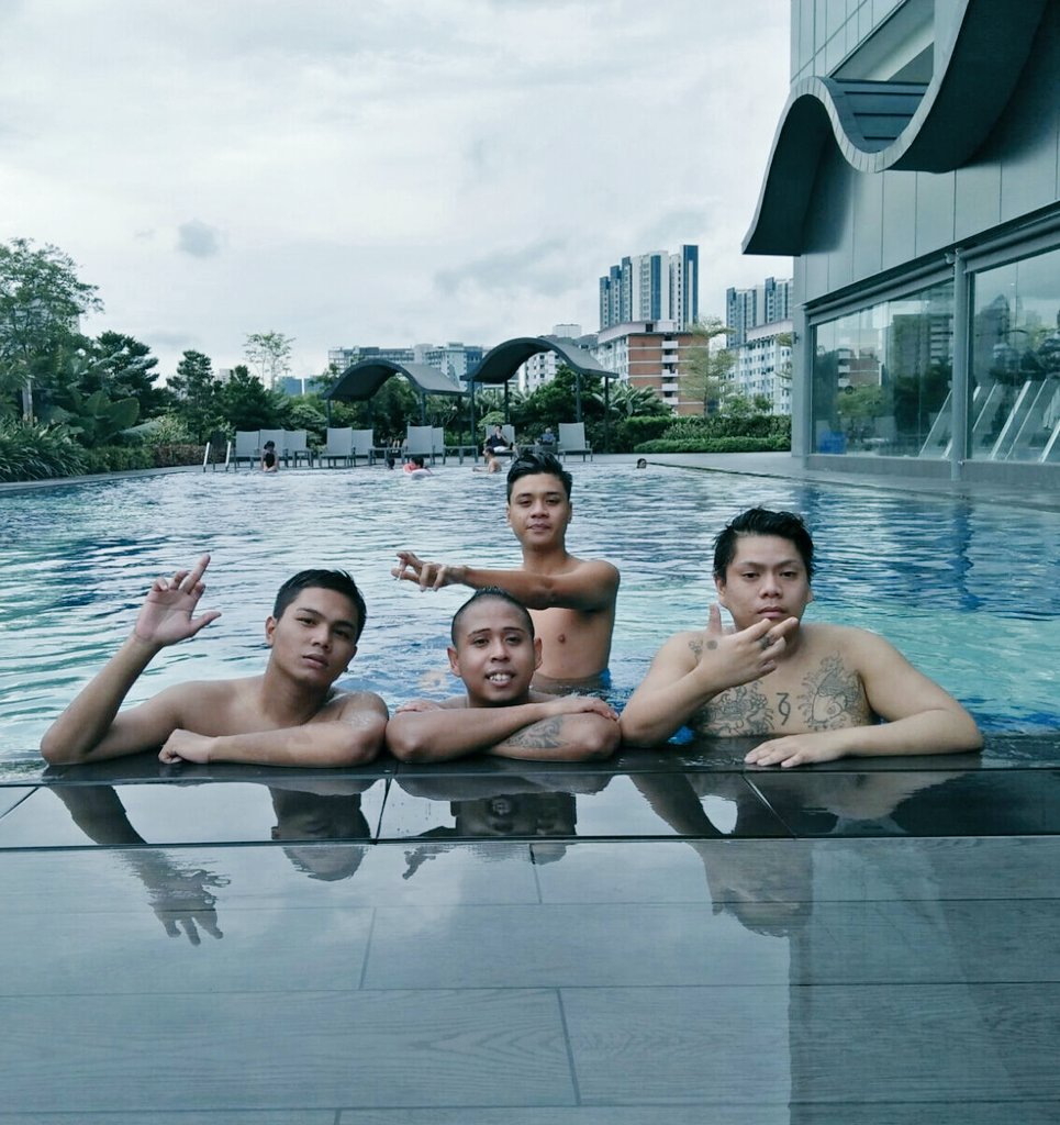 tatai_jr's tweet photo. Staycation.
#HotelBoss #Family #TrustJucticeRespect #AlwaysTogether https://t.co/b00fRXjLvr