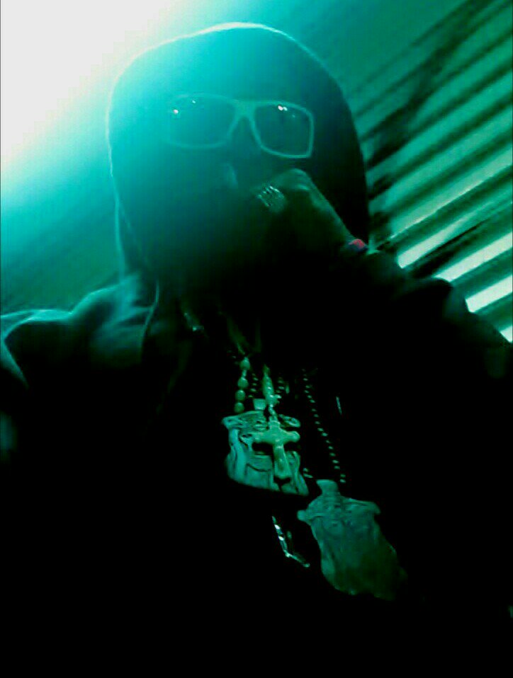 ReDDeyeeNaTiOn's tweet photo. @_LiraGalore alias NuGGeT stash diss $300,000,000,000,000.99 in @ReDDeyeeNaTiOn my Zoe Pound Love - Redd Eyee / Willie Younggun Willieane https://t.co/ZGgGuKQXO2