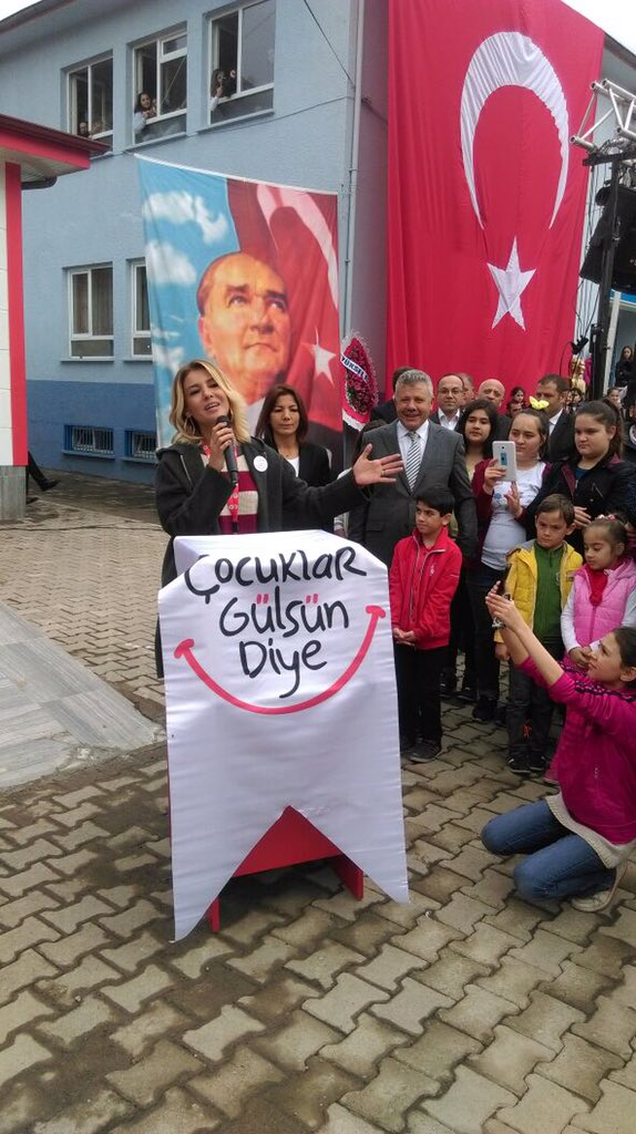 Gülben Ergen tweet media