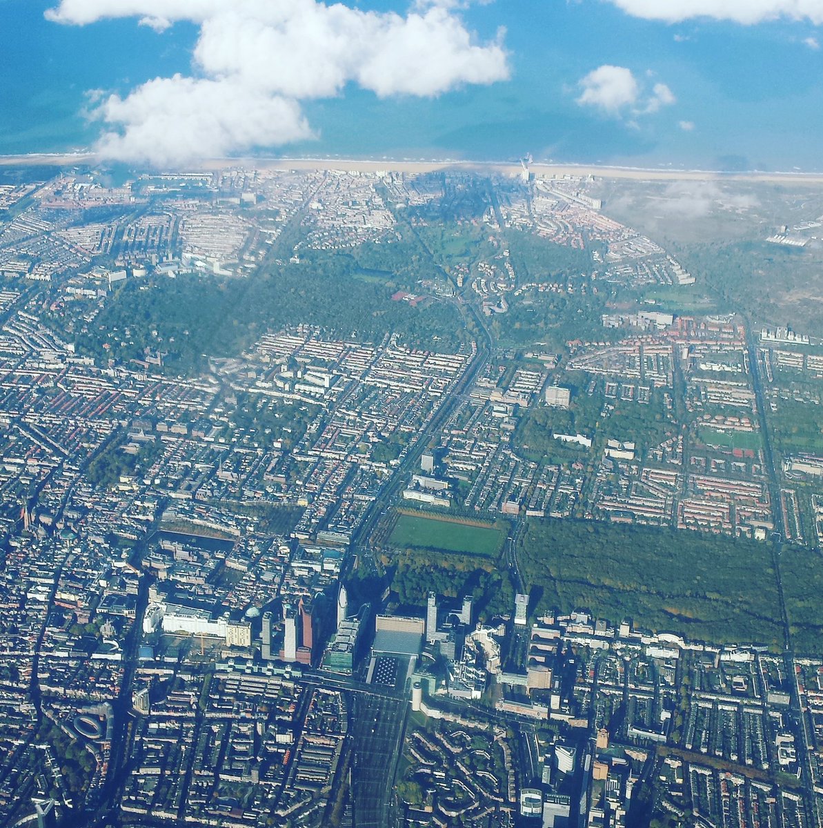 How cool is this view from above in the plane of the fabulous city #TheHague?! @DenHaagMrkting  <a href="/thisisthehague/">This is The Hague</a>  @TheNowTheHague