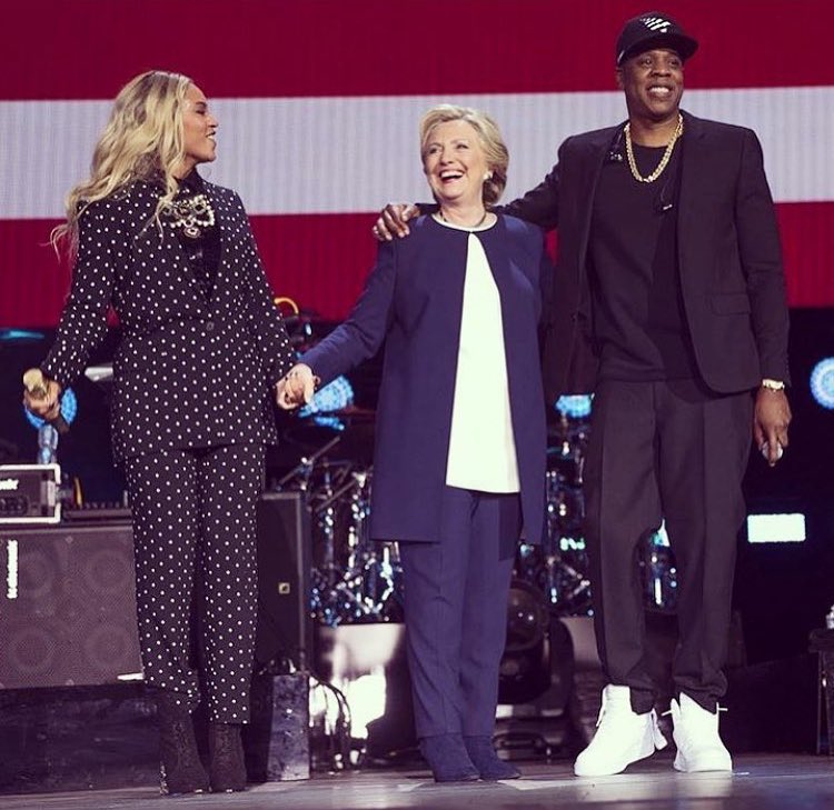 MeiaSaid's tweet image. Hilary linked up with the right ones before Tuesday. #WinnersTable 🙌🏿