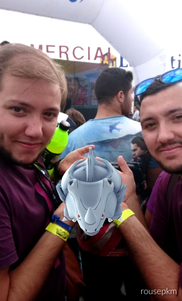 TheZaikor's tweet photo. ¡Lo conseguimos...! Aunque joder como pesa, tuve que pedir ayuda.. #PokeDayCarrefour https://t.co/OZL9Ksshdu