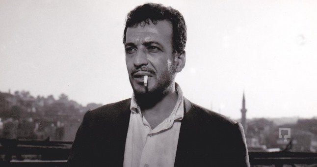 - Ne zaman gol diye sevinsek arkamızı dönüp baktığımızda ofsayt bayrağını kaldırmış bir hayat görüyoruz.

Şaka ile Karışık (1965)