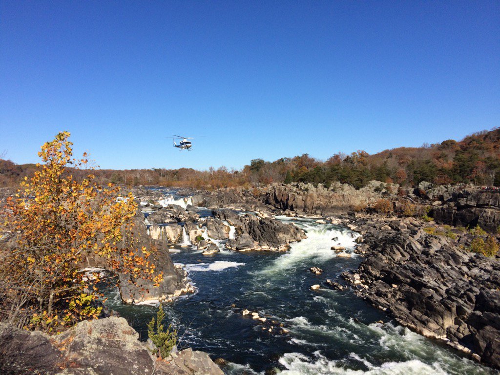 Louis3E's tweet photo. @usparkpolicepio helo over Great Falls https://t.co/t8gr681IMg