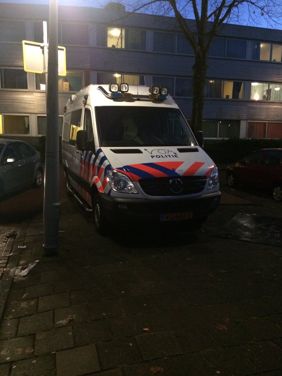 Gewoon op de stoep parkeren, invalide nou en wij moeten een@boodschapje halen https://t.co/6K2wncKHJu