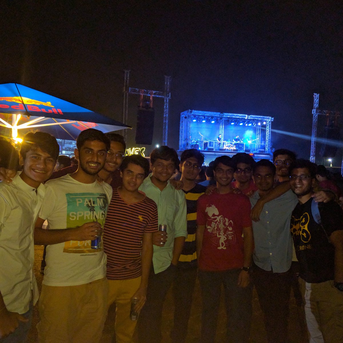 alay_98's tweet photo. #RedBullTourBus
From Ahmedabad
#waves2016
#BPGC https://t.co/k2BxazuQnA