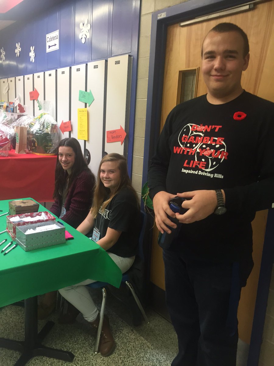 laurhayden's tweet image. #Osaid Craft show closes in 3 hours. Our volunteers are the best! @GDCI_Vikings