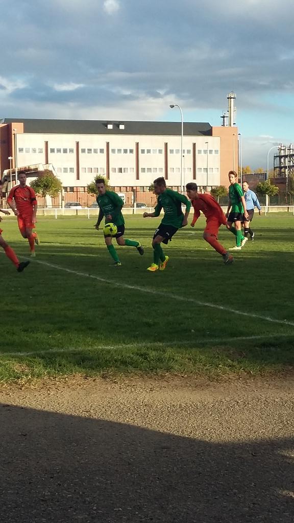 cdboscoleon's tweet image. Juvenil 1 - 2 @CdfRobla. @futbolbaseleon