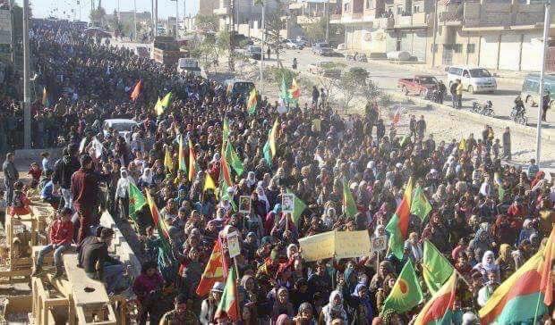 PYD_Rojava's tweet image. People of Kobane rallied in support oh HDP today