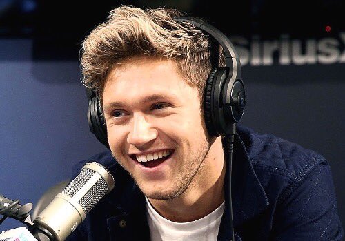 njhandpoems's tweet photo. "i hope you find someone who laughs at your jokes, who wants to listen to your music and who reminds you how much they love you everyday" https://t.co/o7wRMfykyI