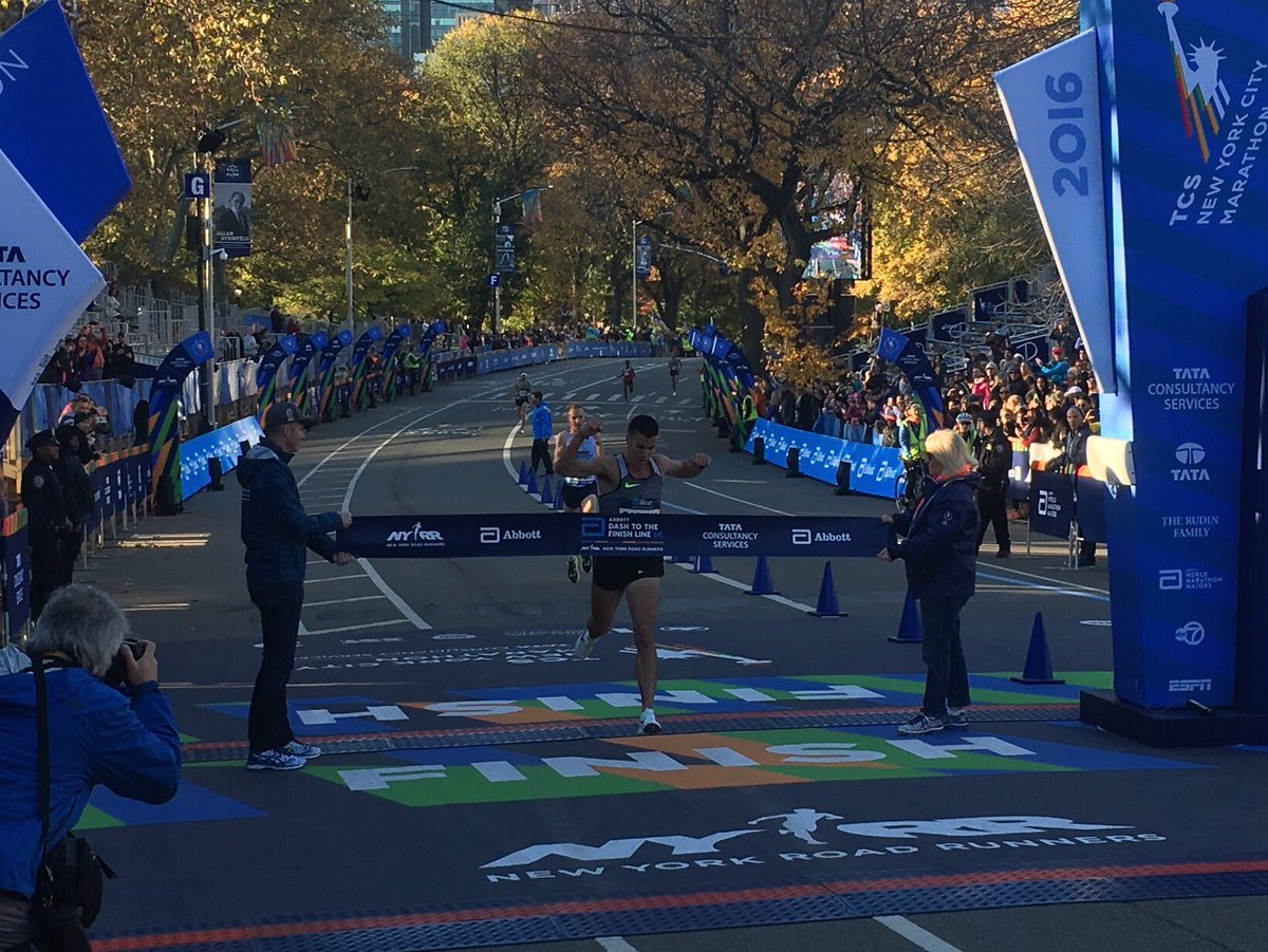 nyrrnews's tweet photo. .@DonnCabral defended his title at the #AbbottDash5k in a time of 14:19! https://t.co/lLdb6ClVJF