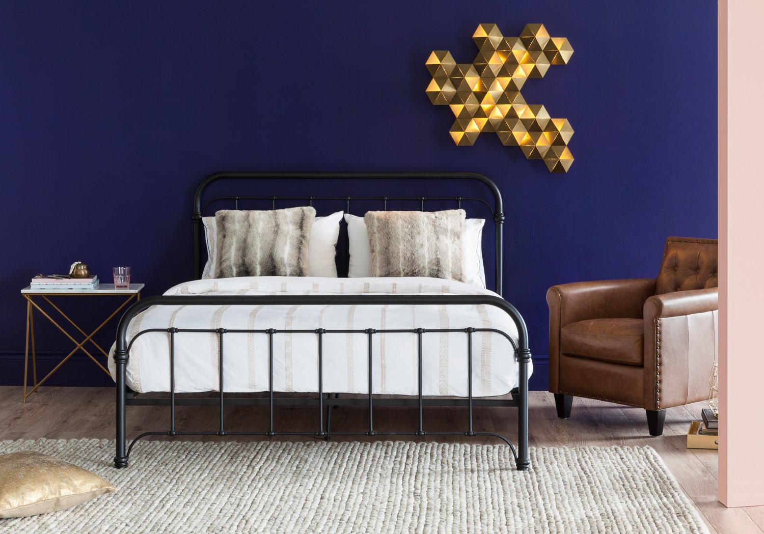 Structube metal bed outlet