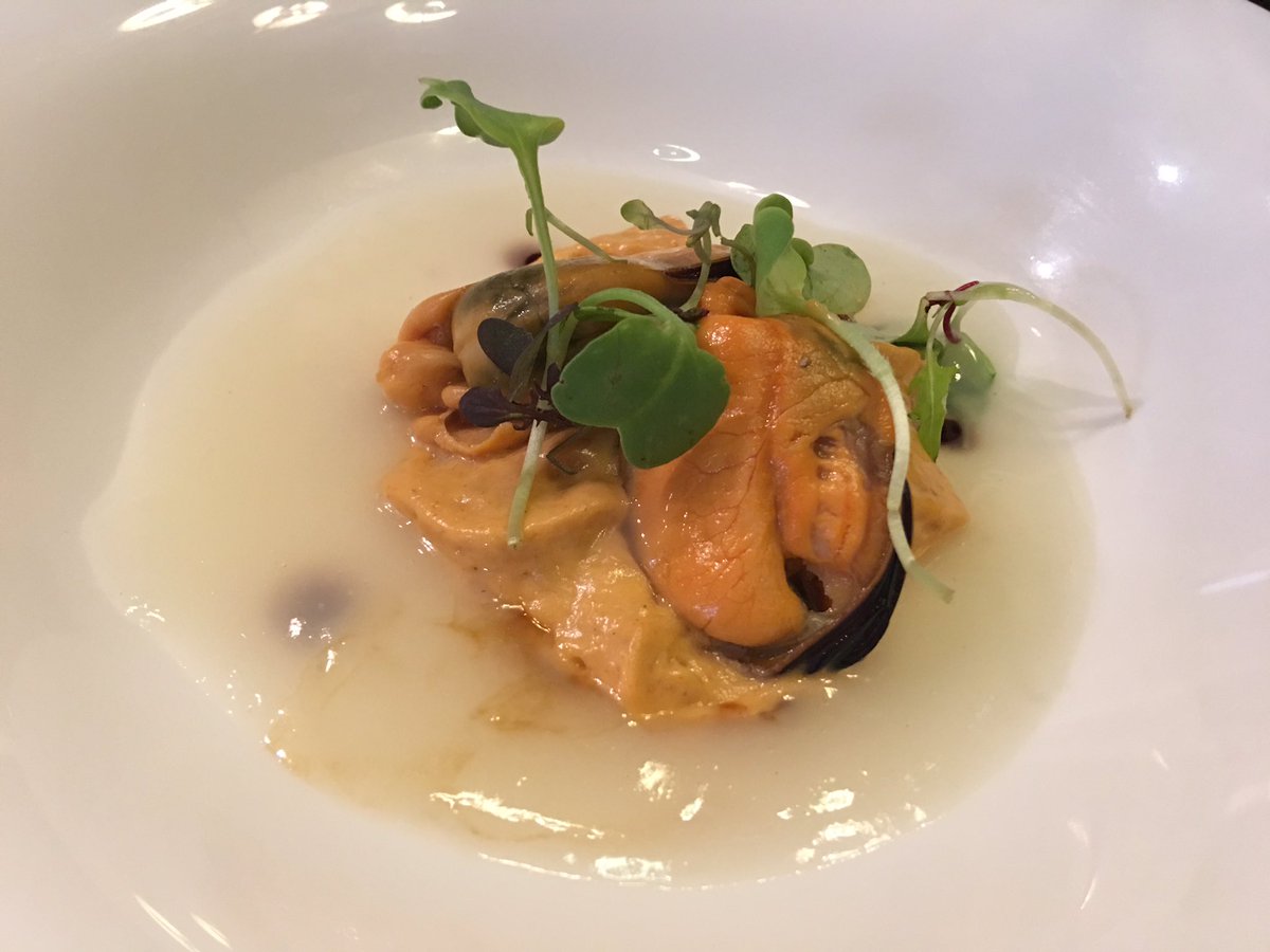 CelinaCatering's tweet photo. Tapa del #MesondeAlberto llamada "Mejillón" tres texturas , mucho nivel #xantardetapas12 https://t.co/ZySi4cKHrz