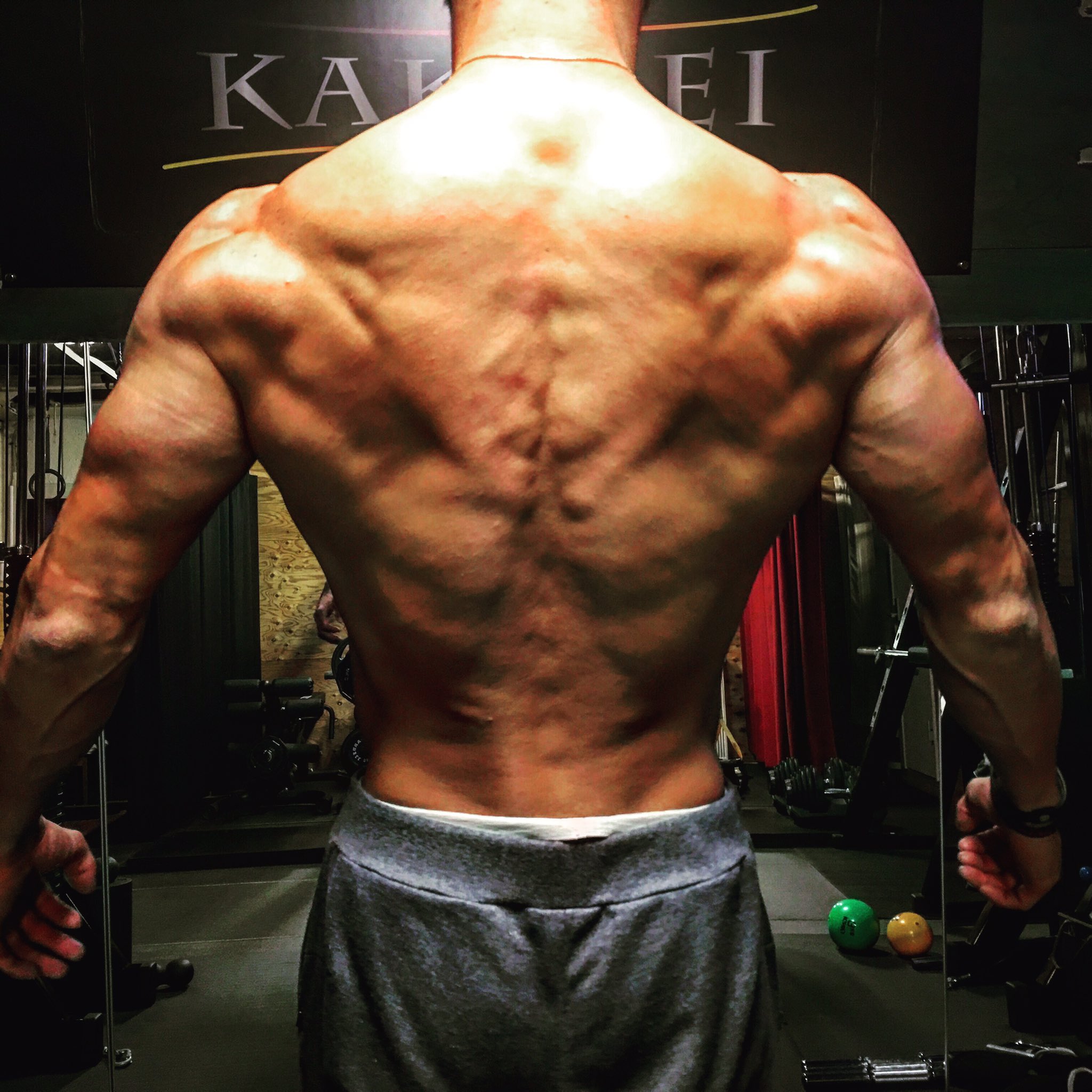 右代啓祐 Pa Twitter Kakuseiでコンディショニングの後 軽くトレーニング キレてきた キレてる 広背筋 Kakusei 覚醒 Gym Training Instagram バキバキ