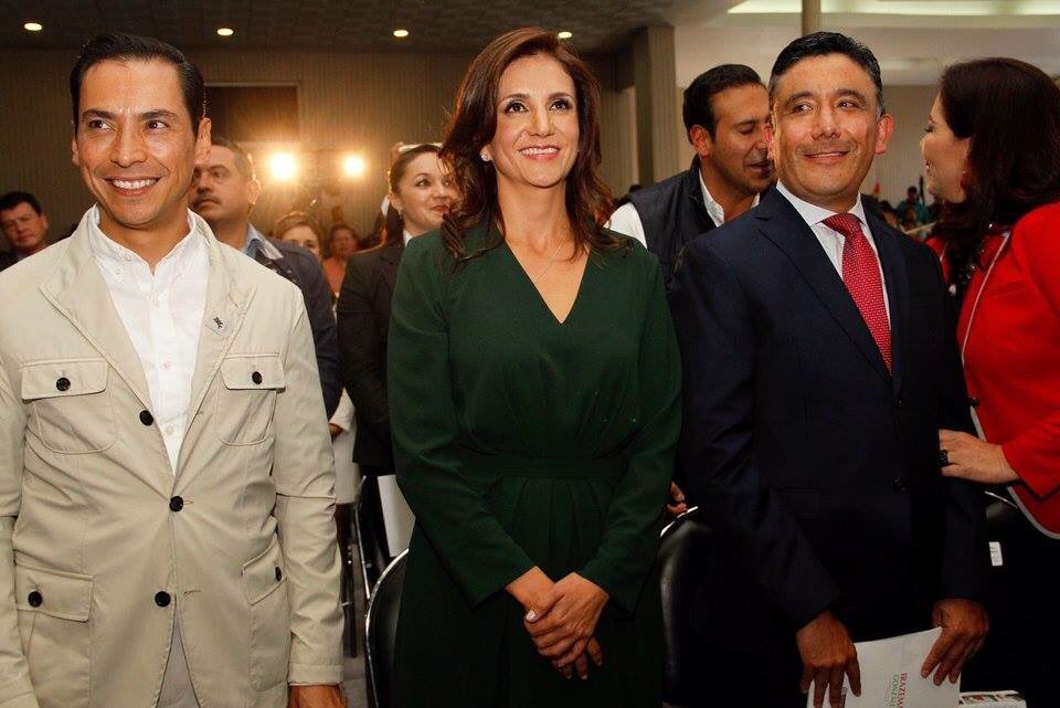 Mi Coordinador en su #1erInforme ¡Señor muchas felicidades! <a href="/cruz_roa/">Cruz Roa Sánchez</a> #HechosPorLaGente <a href="/DipPRIedomex/">Diputadas y Diputados PRI Edoméx</a> <a href="/PRI_EDOMEX/">PRI Estado de México</a> @NaucalpanPRI