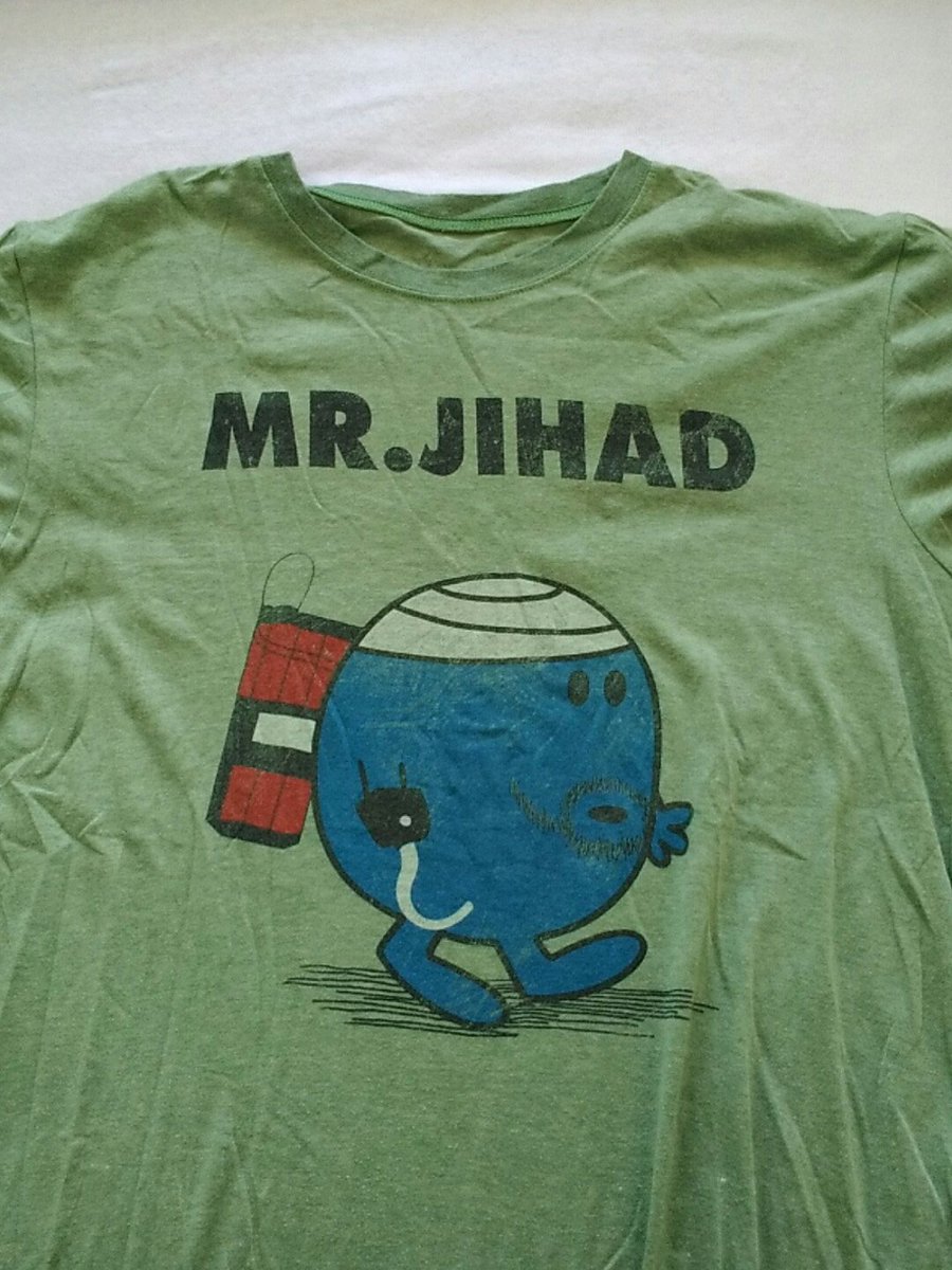 Tshirt acheté en 2009 en Thaïlande passé en 7 ans de la catégorie humour lourdingue à la catégorie 3 mois de prison avec sursis.