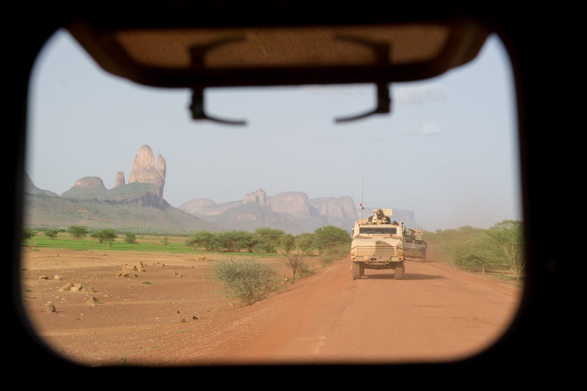 top_force's tweet photo. [Pour protéger nos soldats] Je préfère voir plus de #VBHP #Aravis dans la #BSS pour l'opération #Barkhane qu'en France, et vous? https://t.co/kuX5vpro5u