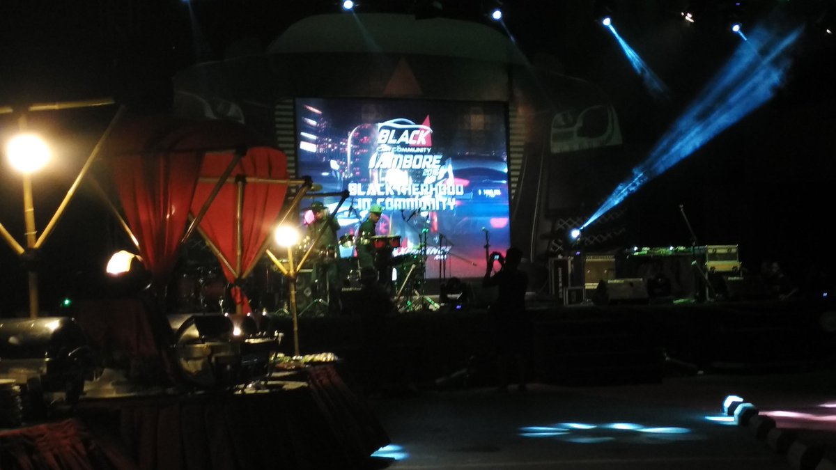 blackxperience's tweet photo. Ga cuma gala dinner doang dong. Ada hiburan juga. Pokoknya pecah malem ini. #JamboreBCC2016 https://t.co/jOdhubYsSX