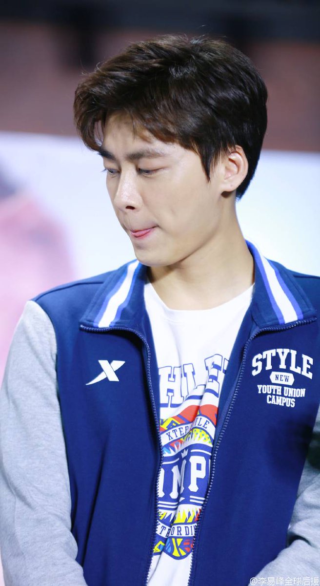 Nuchy_1923's tweet photo. เป็นคนติดการแลบลิ้นจริมๆ 😝😝😝 #หลี่อี้เฟิง https://t.co/6v46F03uT9