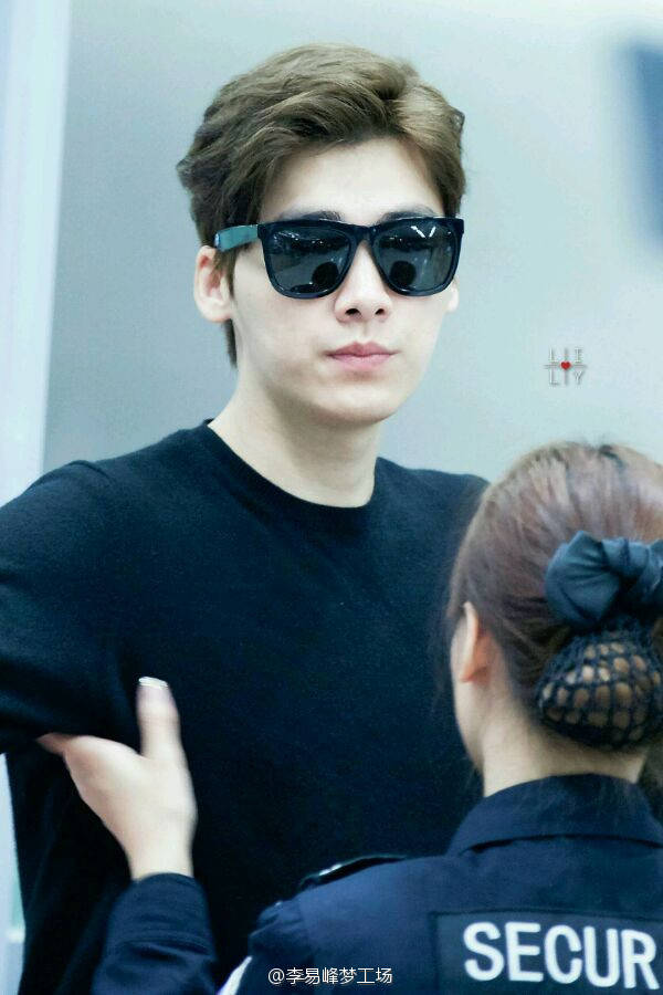 dechampa_'s tweet photo. เห็นในเว่ยทำคอลเลคชั่นแว่นกันแดดของหมู ฮืออออ ไอ้เราก็นึกว่าคอลเลคชั่นเดือนนี้หลี่อี้เฟิงอ้วนขึ้นอีกหรือไม่ ( ﾟ∀ ﾟ) https://t.co/stFkf2NTXe