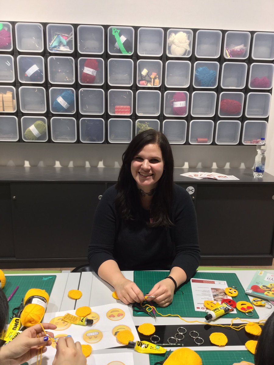 Heute zeigt Vanessa bei uns wie man Emojis häkelt.