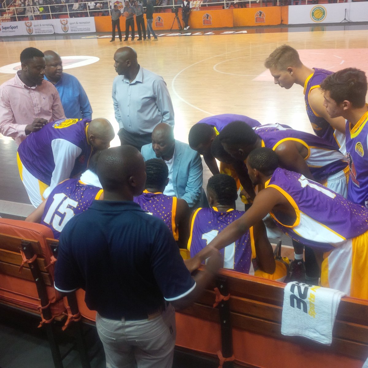 MogulJuice's tweet photo. WATCH THE THRONE!!! @EGOLI_MAGIC #YourMoment #DefendingChamps #MogulsInsight #GeniusCoach https://t.co/Tf1ObA2GWx