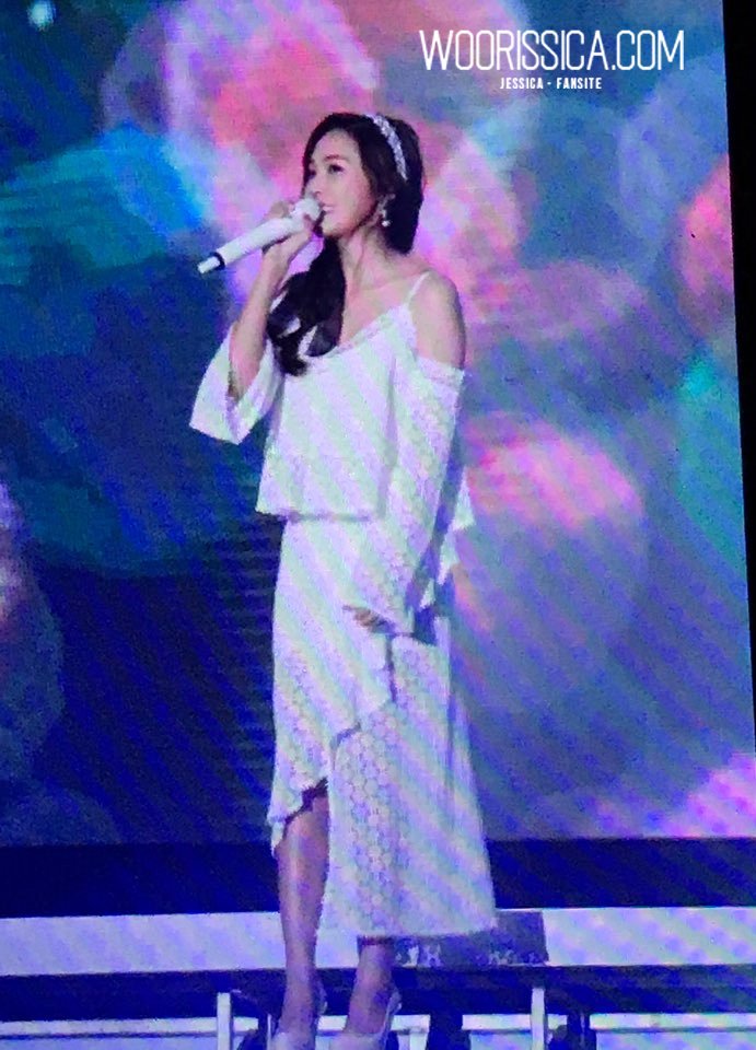 [PIC][04-11-2016]Jessica khởi hành đi Thượng Hải để tham dự "JESSICA 2016 FANMEETING in SHANGHAI" vào chiều nay CwgYBSVVEAAwEAb