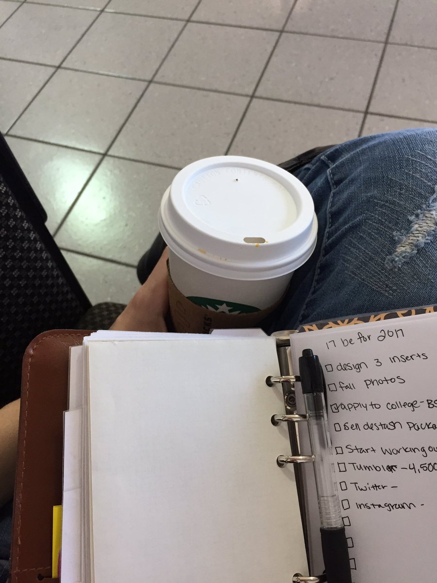 CreatingCatRose's tweet image. #Starbucks and #Filofax as my car gets serviced.