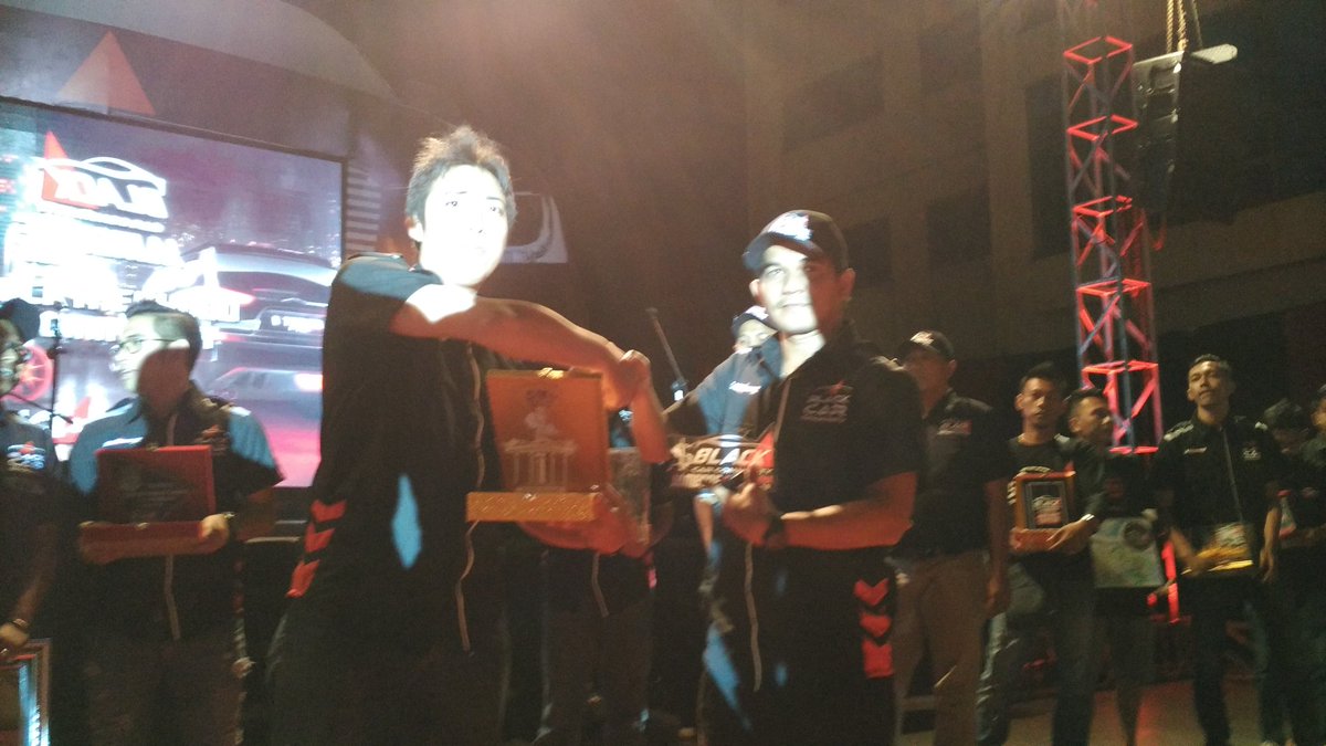 blackxperience's tweet photo. Acara penyeraha plakat dari berbagai chapter BCC se Indonesia. Keep solid, keep Black! Blacktherhood Indonesia. #JamboreBCCIndonesia https://t.co/chTO6JKZAu