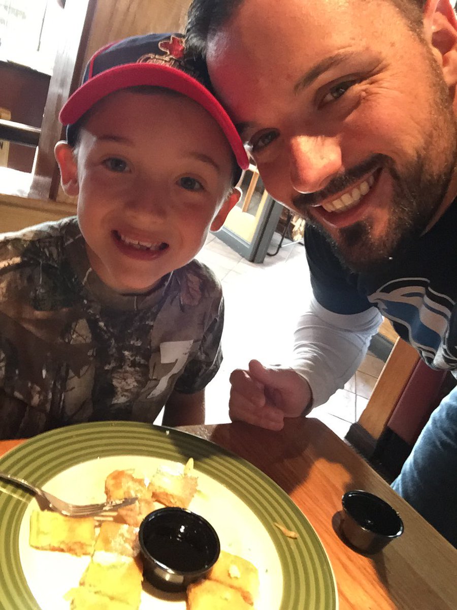 CleverPrincipal's tweet photo. All you can eat pancakes with this guy to kick off the weekend... thanks @CleverBands  #CR5pride https://t.co/mWY1lVV47D