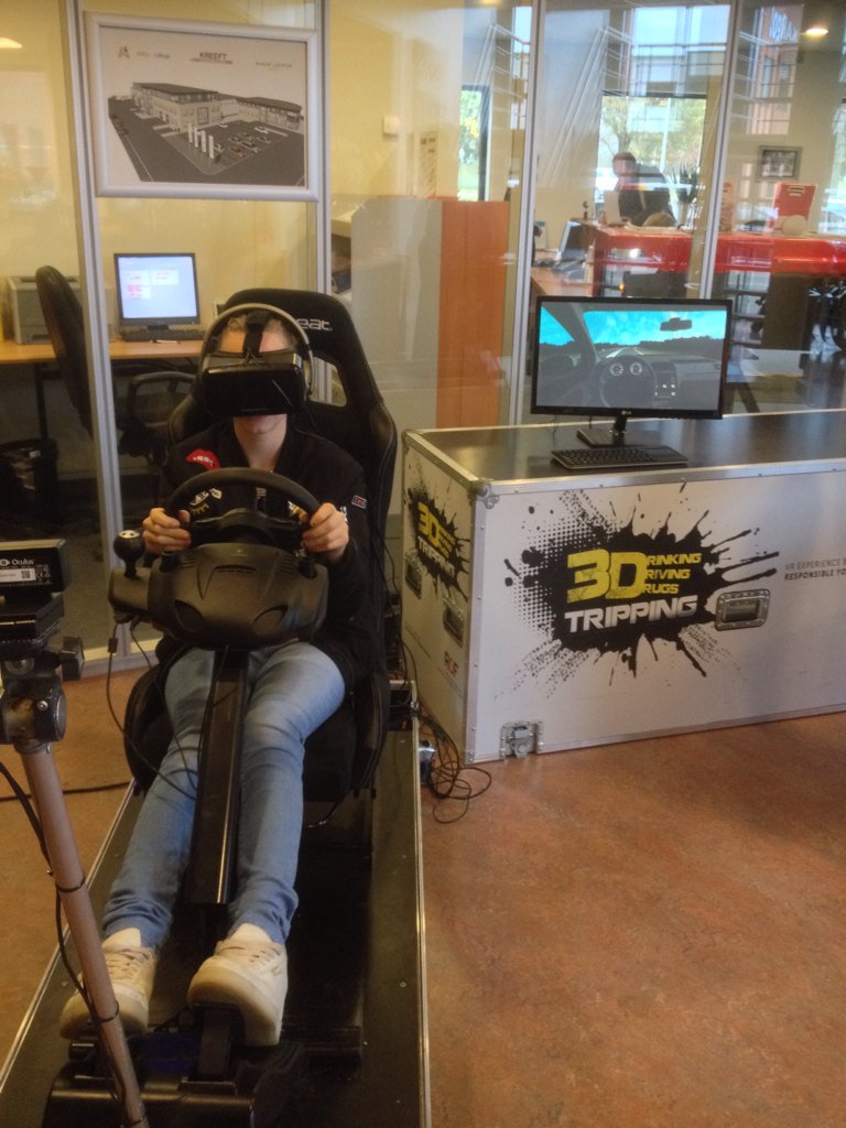 KreeftOpleiding's tweet photo. Bezoekers @OBDHoogeveen onder invloed van drank en drugs #3dtripping #simulator @RYD_NL @KreeftOpleiding https://t.co/SHkeAS5sbq