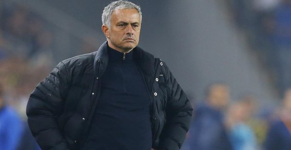 marca's tweet photo. Mourinho quiere a estos 8 jugadores fuera del United https://t.co/1LDc7jBdbH 🚨 https://t.co/wf3s5P114u