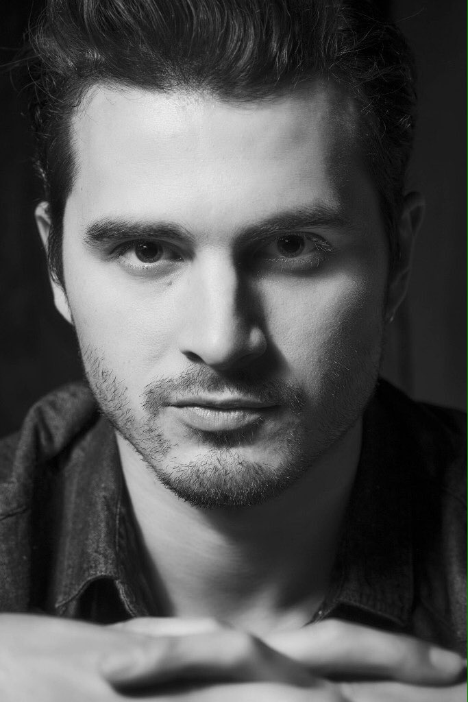 Enzo человек. Энцо актер. Энцо актер. Энцо актер. Энцо фьермонте.