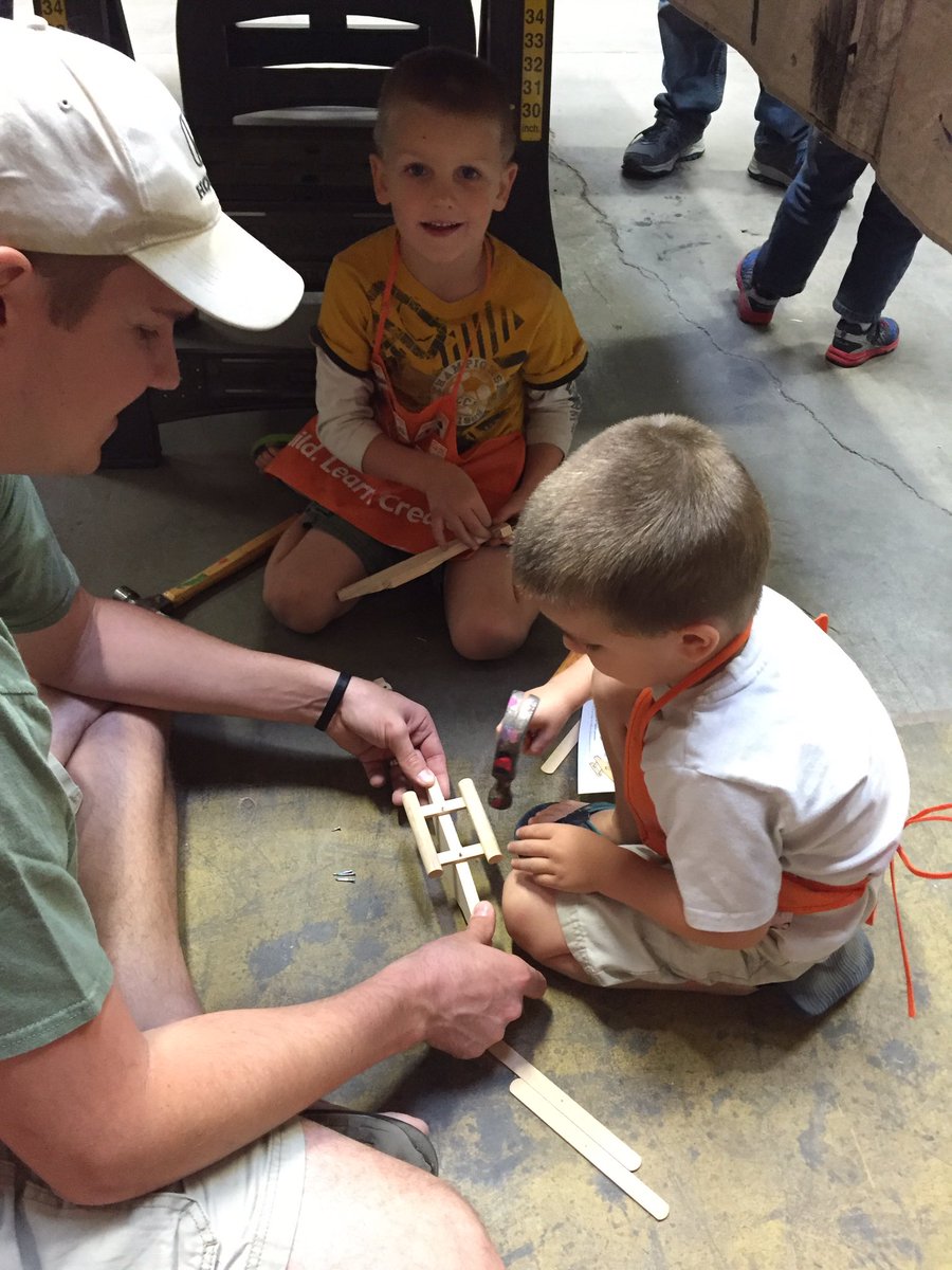 Kids workshop is in full hammer mode at the Euless HD <a href="/LennyGaspari/">Lenny Gaspari</a> <a href="/Patti_333/">Patti</a> <a href="/JoePlasencio/">Joe Plasencio</a>