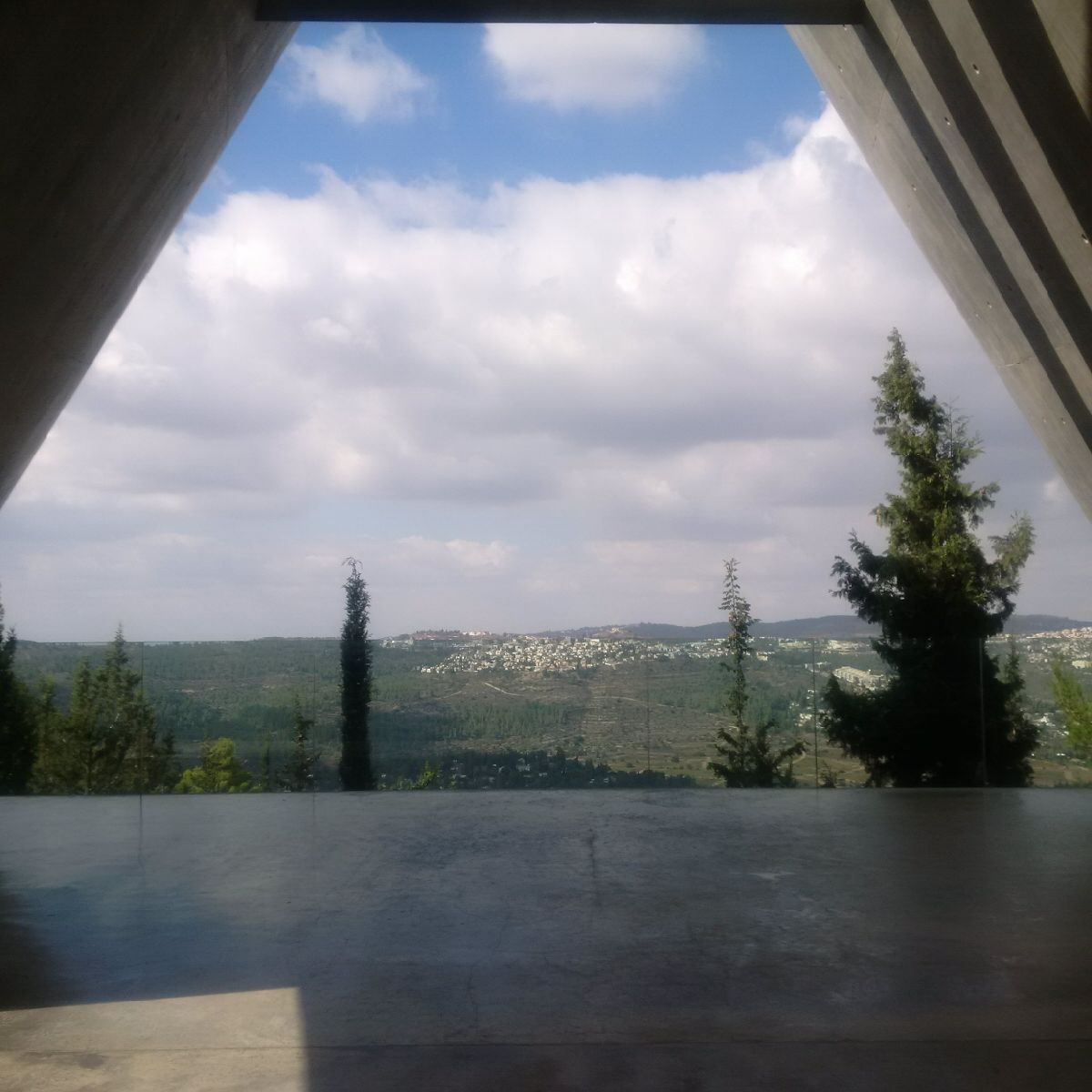 HLaverdiereNPD's tweet photo. At @YadVashem, World Holocaust Remembrance Center in Israel. #GGIsrael / Au mémorial de l'Holocauste, @YadVashem , à Jérusalem. https://t.co/qrqhIf5JBD
