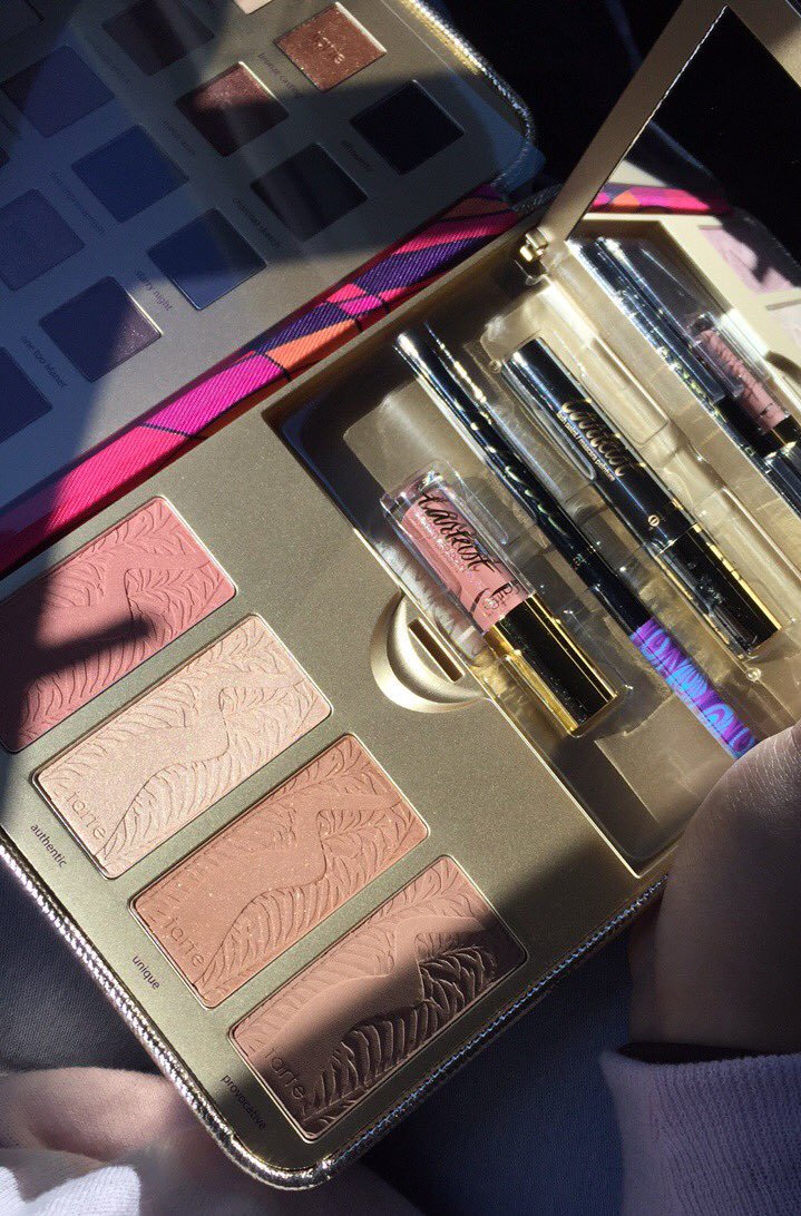 vanessaawong's tweet photo. Well, I'm set for life❤️ (Thanks momma bear!) @tartecosmetics #tartecosmetics #prettypaintbox https://t.co/6sHwkneB08