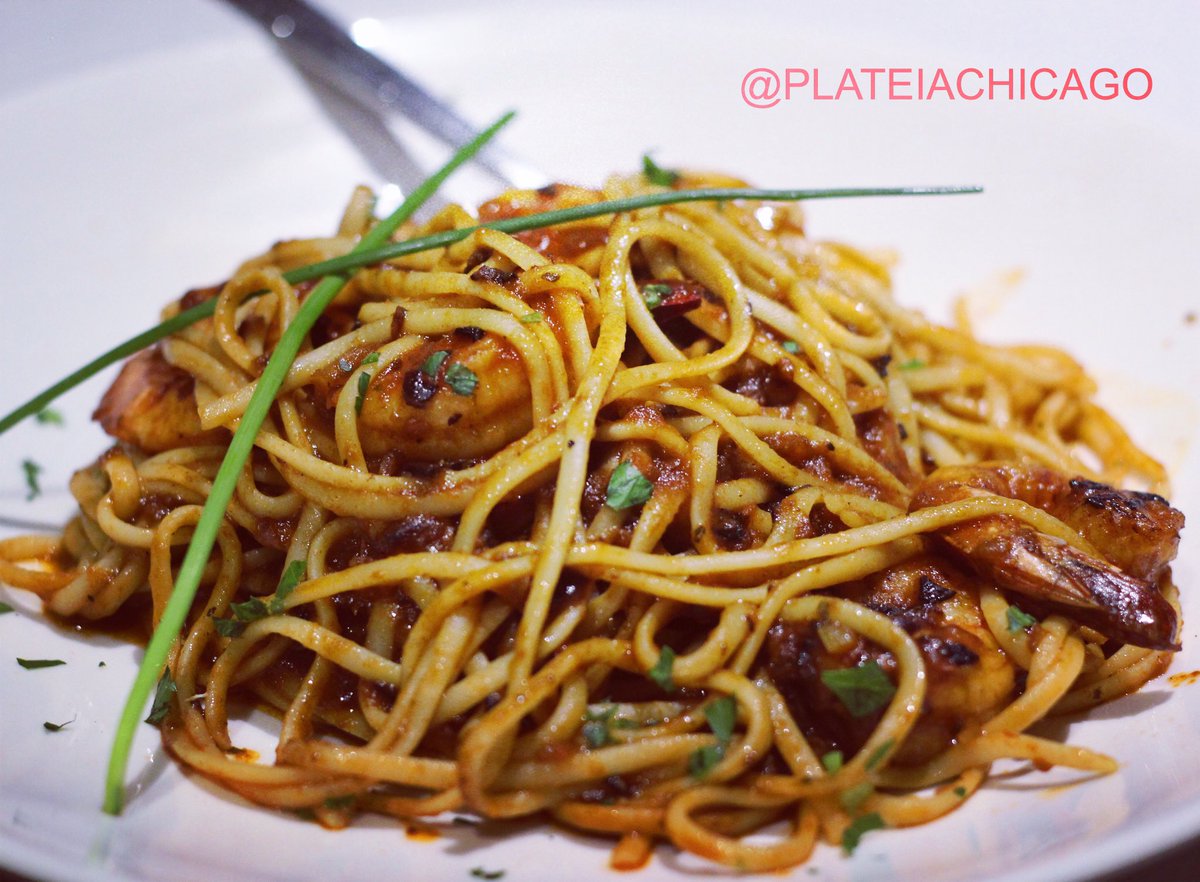 GARIDOMAKARONADA | Black Tiger Shrimp served w/ Linguine in a Herb Tomato Sauce. 🍤🍝🇬🇷 #yelpeatschiburbs #cbchats #greekfood #meditteranean