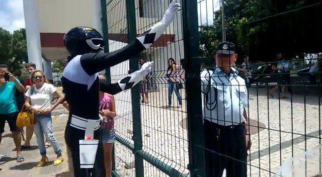 #ShowDosAtrasados se fosse o branco tu ia deixar entrar né fela da puta