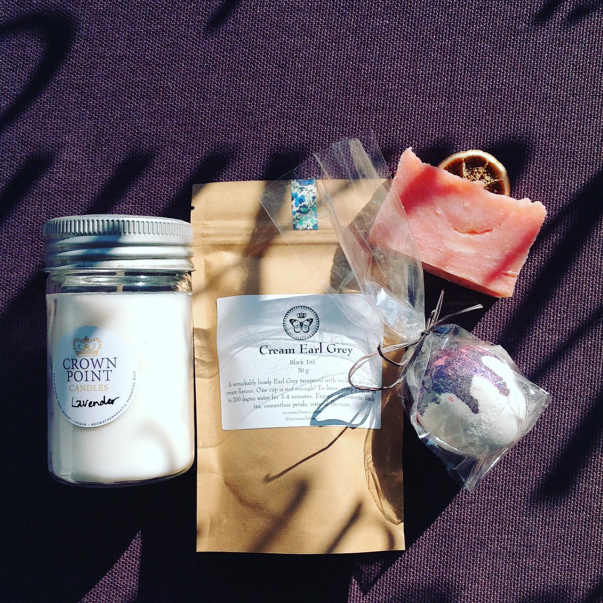 Weekend!!!! <a href="/BurlapTwine/">Burlap&Twine</a> <a href="/Monarchteaco/">Monarch Tea Co.</a> @crownpointcandles #hamont #vegan #nontoxic