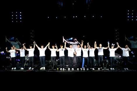 nekojump98's tweet photo. จะอยู่กับผู้ชายทั้ง13จนวันตายนั่นแหละ พี่เป็นเหมือนครอบครัวของเรา ยอนวอนฮีซารังเฮค่าอุ้ปป้า💙💙💙
#11yearswithSuperJunior 
#AlwaysLoveSJ https://t.co/v8vdgvZFwP