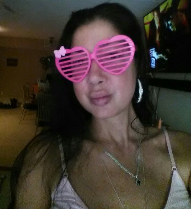 Good morning &amp; Happy Saturday Lovers! Time to relax..no mk-up..BBQ...pool time! YAY!💋❤👅 https://t.co<a href="/tag/newprofilepic"class="tags"><span>#newprofilepic</span></a>