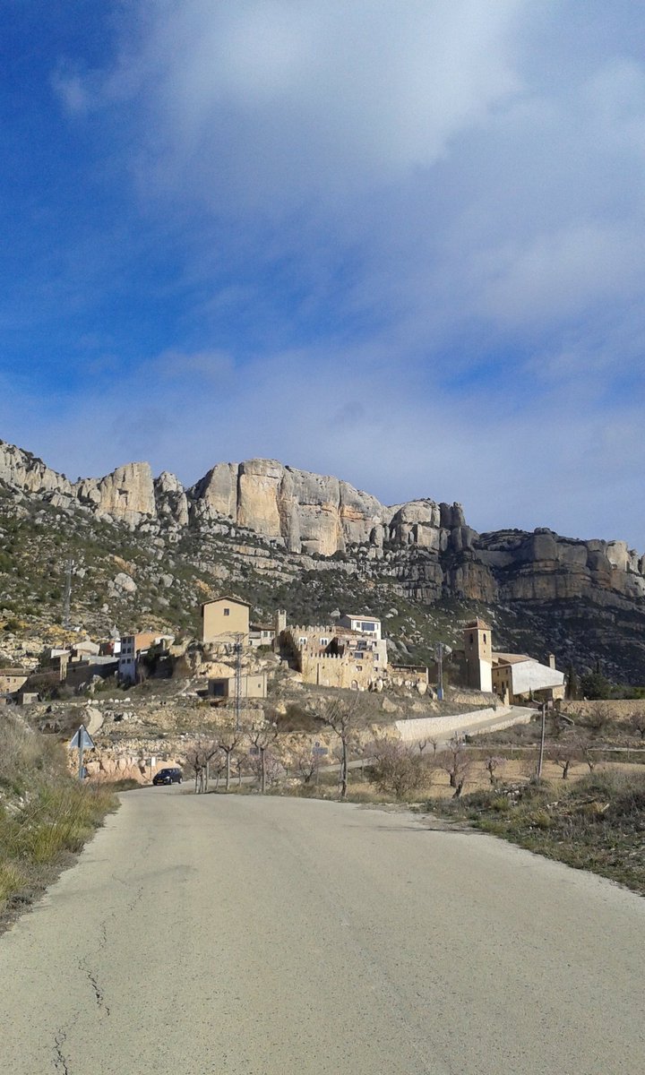 portsnbicicleta's tweet photo. La #morerademontsant x #Escaladei amb el temut #noploris! #rampes imponents al #priorat sota la #serradelmontsant @GranFondoLM #cicloturisme https://t.co/WPW1NftJiT
