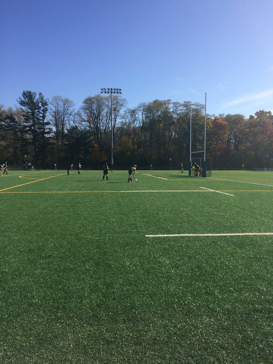 NDFhockey's tweet photo. ND Green setting up a corner!!! https://t.co/Py6Co5KDfS